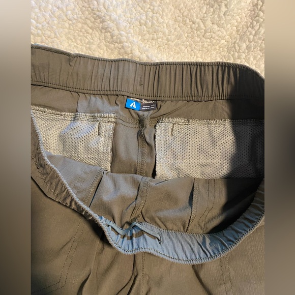 Eddie Bauer Adventure Women’s 10 Shorts - Picture 2 of 3